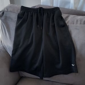 Everlast, boy's size 10/12 black shorts